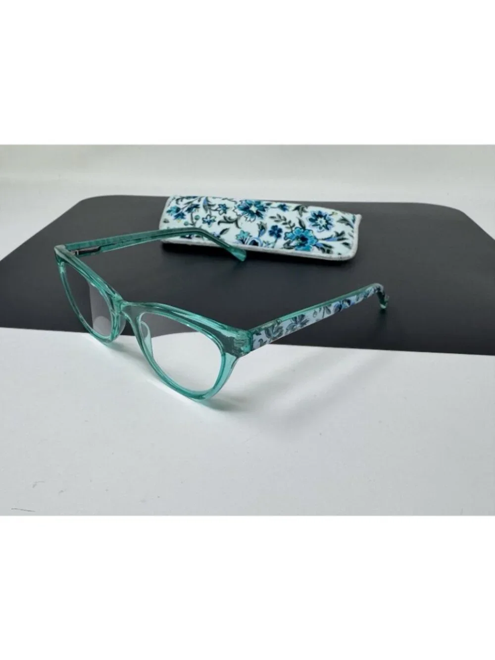 Vera Bradley Ashlyn Reading Glasses Vines Col. Cloud Vine  +2.00
